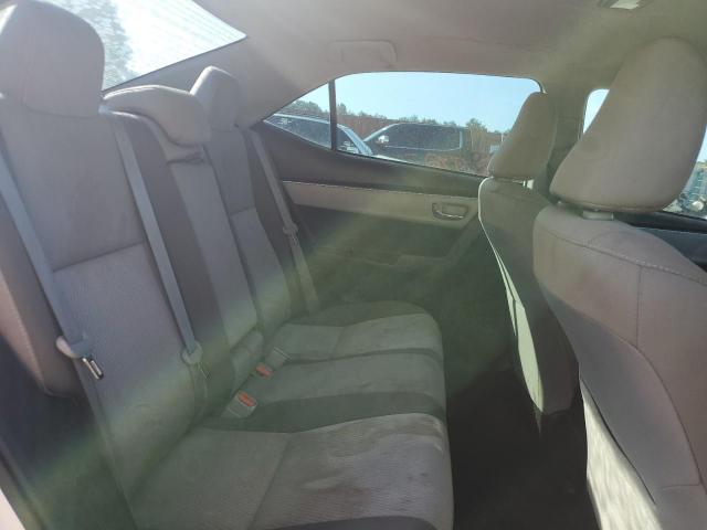 5YFBURHE5JP776908 - 2018 TOYOTA COROLLA L თეთრი ფოტო 10