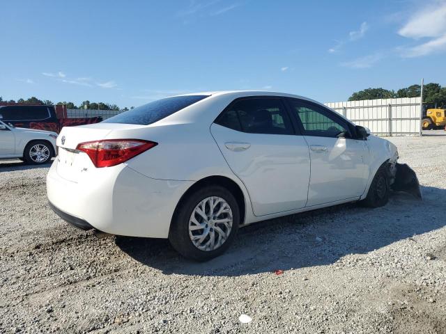 5YFBURHE5JP776908 - 2018 TOYOTA COROLLA L თეთრი ფოტო 3