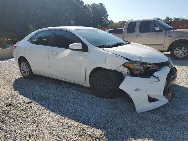 5YFBURHE5JP776908 - 2018 TOYOTA COROLLA L თეთრი ფოტო 4