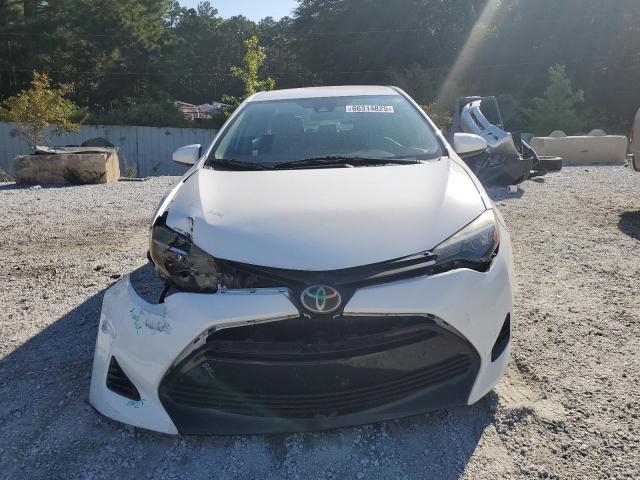 5YFBURHE5JP776908 - 2018 TOYOTA COROLLA L თეთრი ფოტო 5