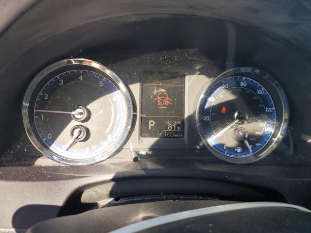 5YFBURHE5JP776908 - 2018 TOYOTA COROLLA L თეთრი ფოტო 9