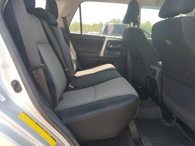 JTEBU5JR1J5563596 - 2018 TOYOTA 4RUNNER SR5/SR5 PREMIUM SILVER photo 11