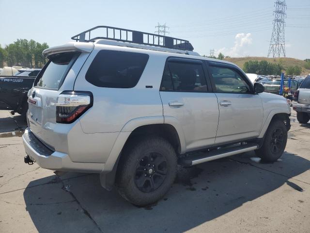 JTEBU5JR1J5563596 - 2018 TOYOTA 4RUNNER SR5/SR5 PREMIUM SILVER photo 3
