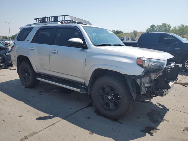 JTEBU5JR1J5563596 - 2018 TOYOTA 4RUNNER SR5/SR5 PREMIUM SILVER photo 4