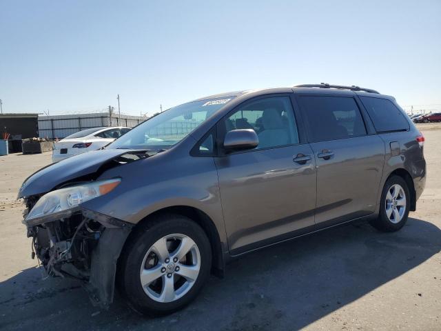 2013 TOYOTA SIENNA LE, null