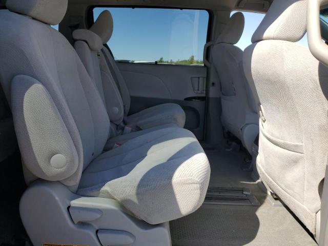 5TDKK3DC5DS398625 - 2013 TOYOTA SIENNA LE ნაცრისფერი ფოტო 11