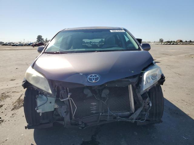 5TDKK3DC5DS398625 - 2013 TOYOTA SIENNA LE ნაცრისფერი ფოტო 5