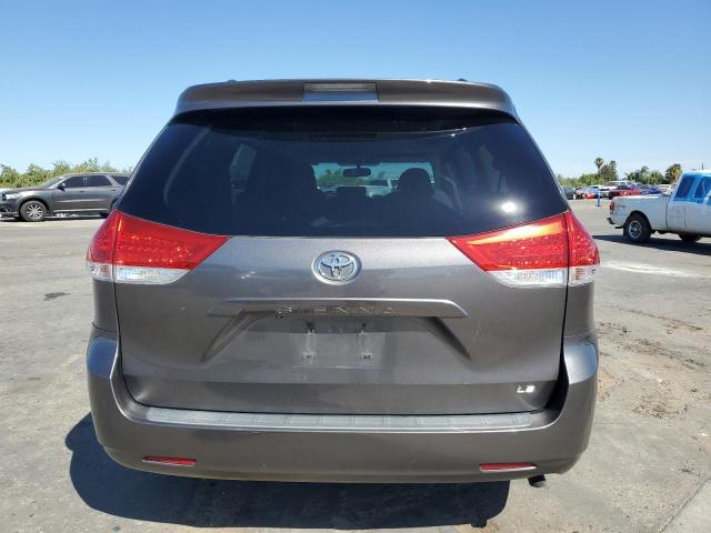 5TDKK3DC5DS398625 - 2013 TOYOTA SIENNA LE ნაცრისფერი ფოტო 6