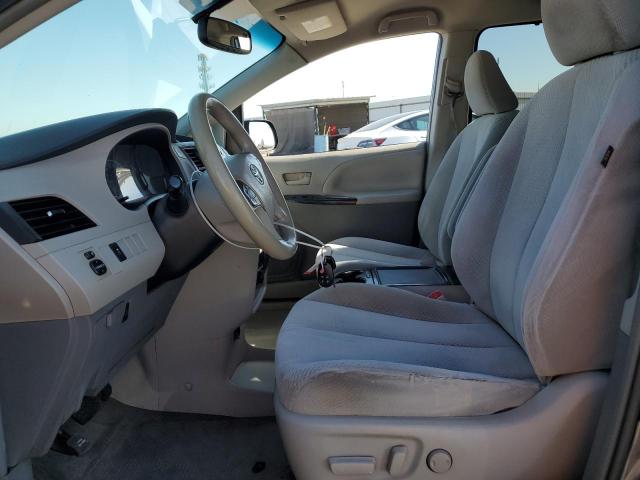 5TDKK3DC5DS398625 - 2013 TOYOTA SIENNA LE ნაცრისფერი ფოტო 7