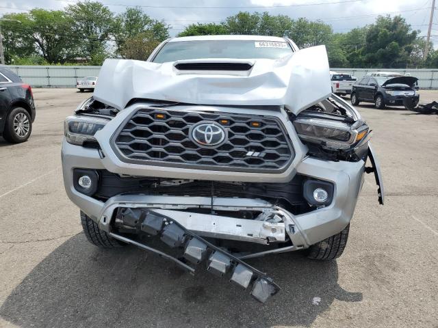 3TMCZ5AN1PM634502 - 2023 TOYOTA TACOMA DOUBLE CAB ვერცხლისფერი ფოტო 5