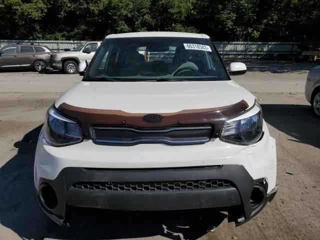 KNDJN2A25K7690324 - 2019 KIA SOUL WHITE photo 5