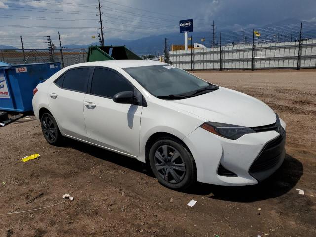 5YFBURHE2JP804339 - 2018 TOYOTA COROLLA L WHITE photo 4