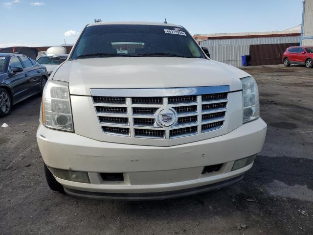 1GYS4CEF8BR137661 - 2011 CADILLAC ESCALADE PREMIUM WHITE photo 5