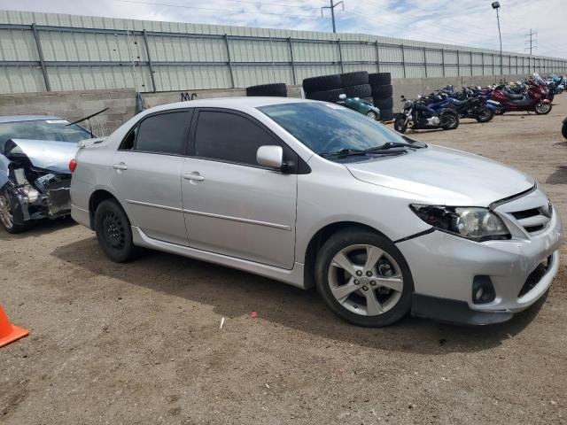5YFBU4EE6DP213135 - 2013 TOYOTA COROLLA BASE Сріблястий фото 4