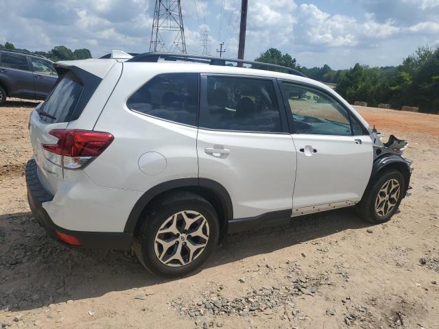 JF2SKAJC7LH592747 - 2020 SUBARU FORESTER PREMIUM WHITE photo 3