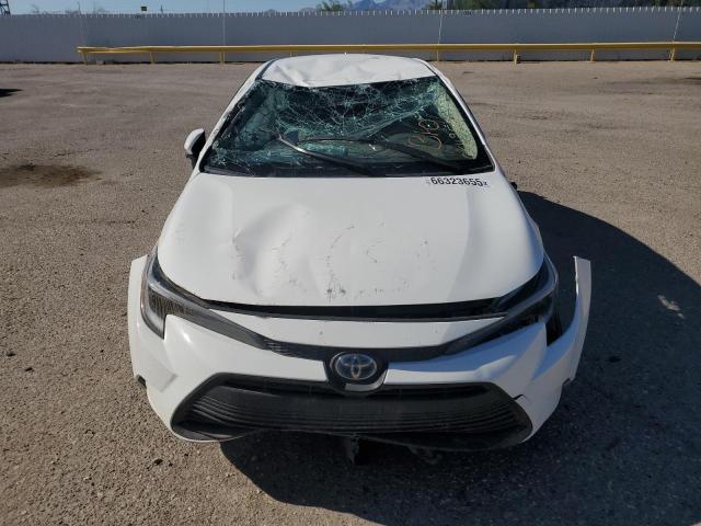 JTDBCMFE9R3041958 - 2024 TOYOTA COROLLA LE WHITE photo 5