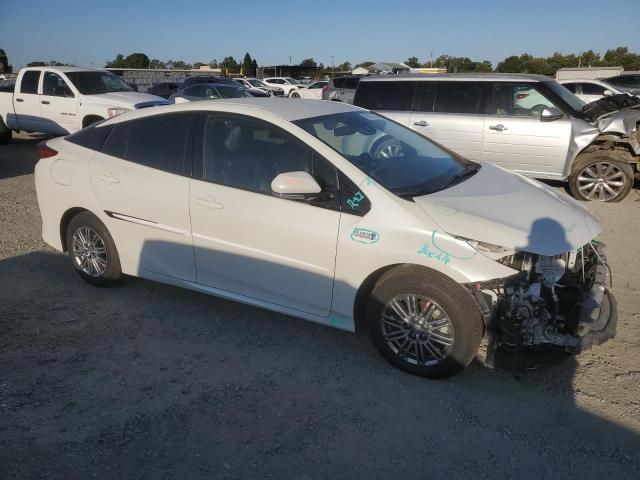 JTDKARFP8H3065025 - 2017 TOYOTA PRIUS PRIM WHITE photo 4