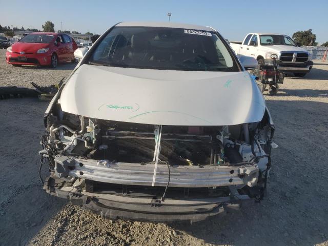 JTDKARFP8H3065025 - 2017 TOYOTA PRIUS PRIM WHITE photo 5