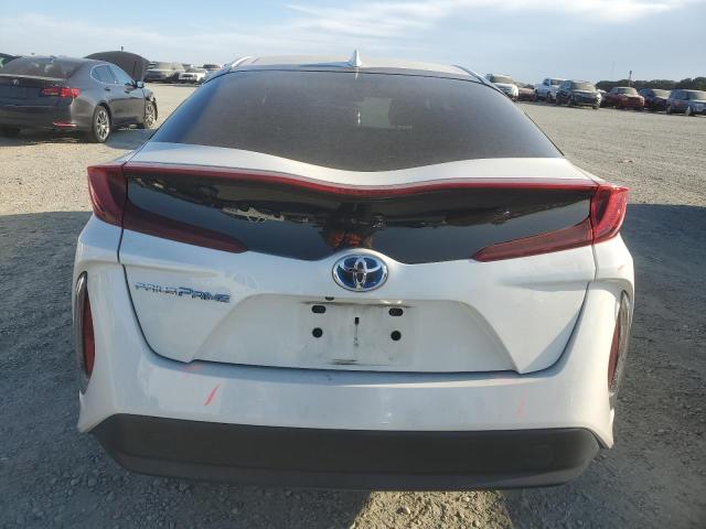 JTDKARFP8H3065025 - 2017 TOYOTA PRIUS PRIM WHITE photo 6