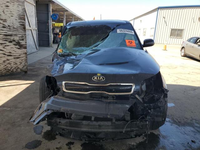 KNDJP3A57G7336418 - 2016 KIA SOUL + GRAY photo 5