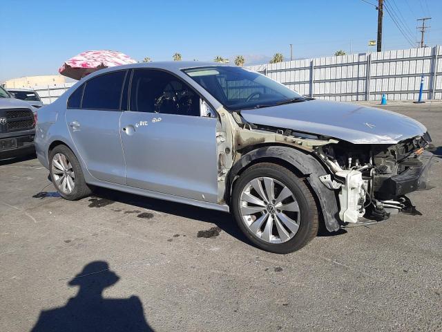 3VW2K7AJ1DM398239 - 2013 VOLKSWAGEN JETTA BASE 银色 照片 4