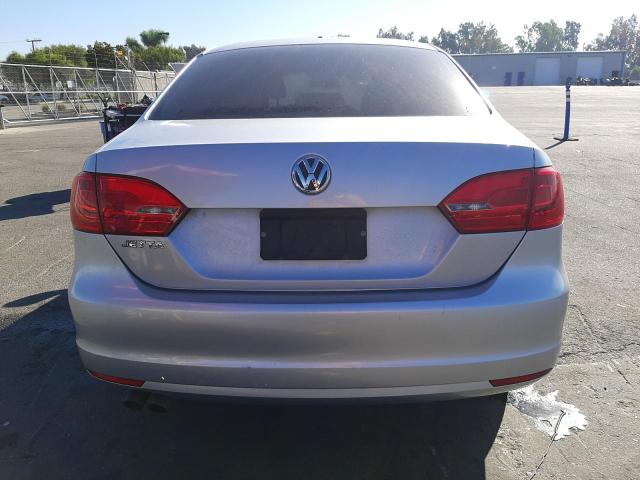 3VW2K7AJ1DM398239 - 2013 VOLKSWAGEN JETTA BASE 银色 照片 6