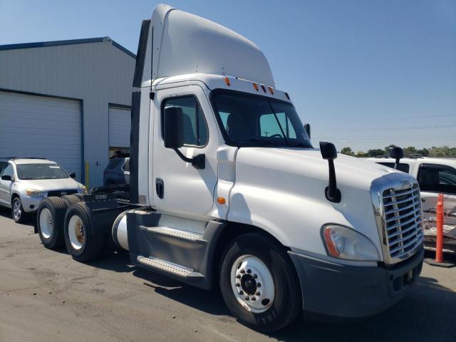 2015 FREIGHTLINER CASCADIA 1, null