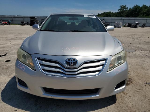 4T1BF3EK2AU540927 - 2010 TOYOTA CAMRY BASE SILVER photo 5
