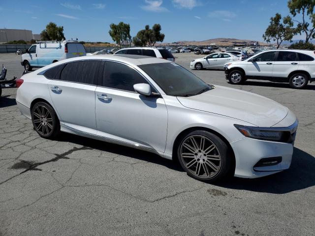 1HGCV2F95JA009175 - 2018 HONDA ACCORD TOURING თეთრი ფოტო 4