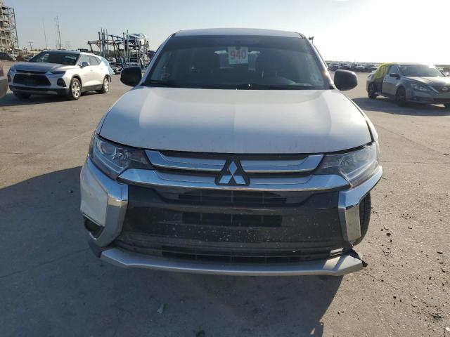 JA4AD2A33JZ003138 - 2018 MITSUBISHI OUTLANDER ES WHITE photo 5