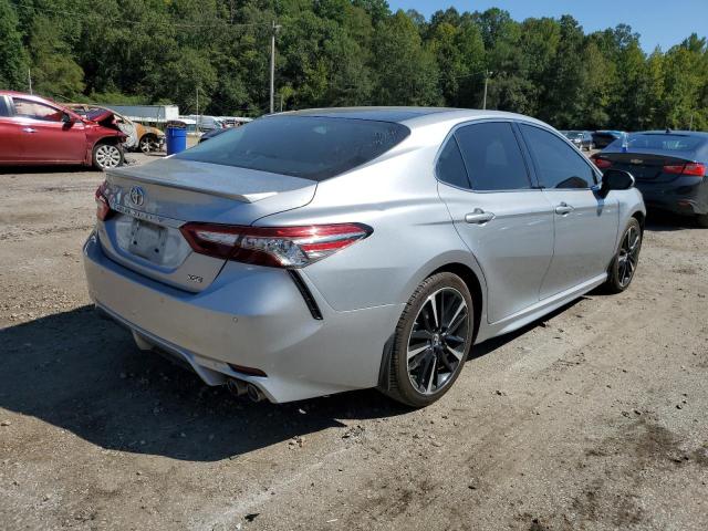 4T1B61HK0JU123869 - 2018 TOYOTA CAMRY XSE SILVER photo 3