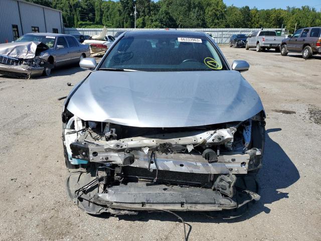 4T1B61HK0JU123869 - 2018 TOYOTA CAMRY XSE SILVER photo 5