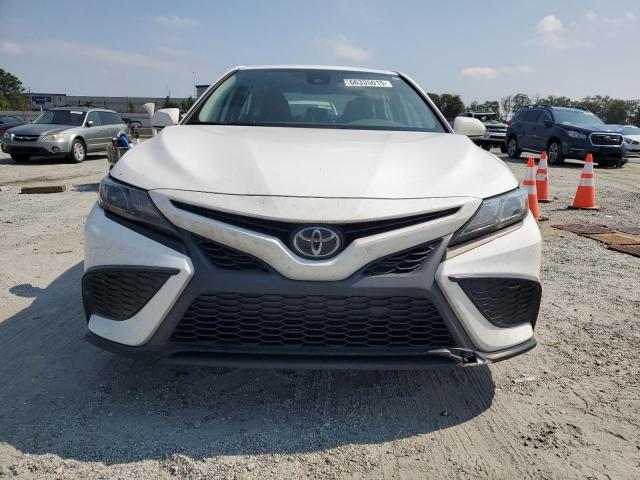 4T1G11AK4NU674553 - 2022 TOYOTA CAMRY SE 白色 照片 5