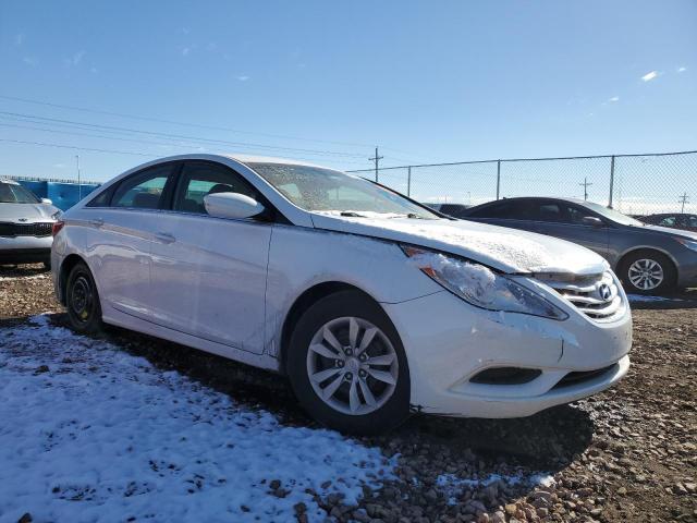 5NPEB4AC6DH547637 - 2013 HYUNDAI SONATA GLS WHITE photo 4