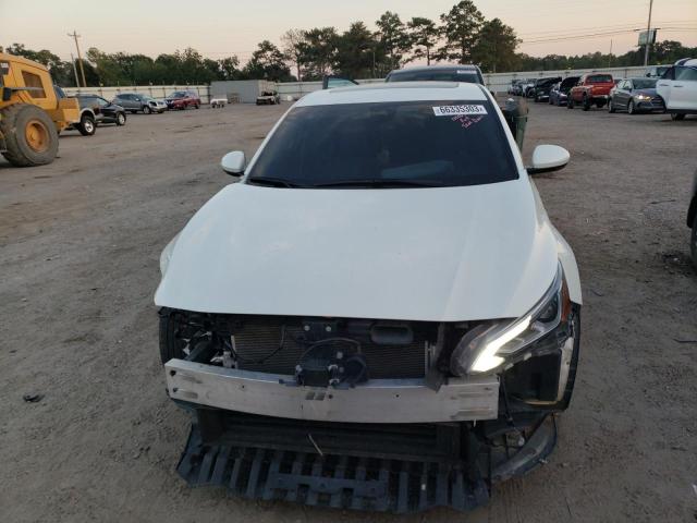 1N4BL4DV4MN379323 - 2021 NISSAN ALTIMA SV WHITE photo 5