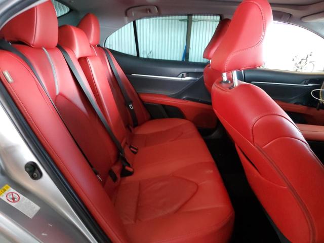 4T1BZ1HK2JU010688 - 2018 TOYOTA CAMRY XSE 银色 照片 10