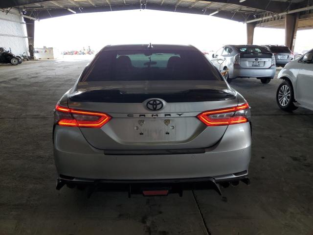 4T1BZ1HK2JU010688 - 2018 TOYOTA CAMRY XSE 银色 照片 6