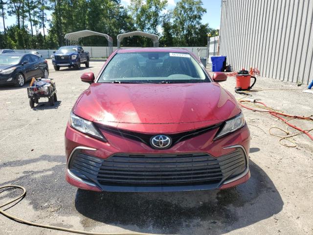 4T1C11AK5MU446512 - 2021 TOYOTA CAMRY LE RED photo 5