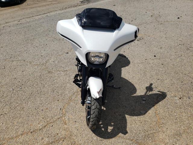 1HD1KB71XRB633596 - 2024 HARLEY-DAVIDSON FLHX Weiß Foto 2