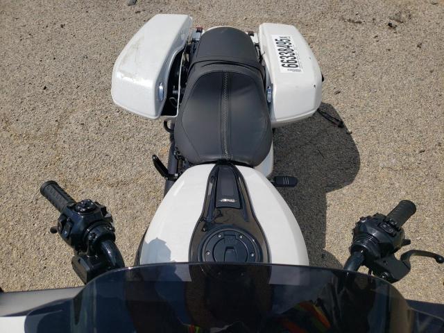 1HD1KB71XRB633596 - 2024 HARLEY-DAVIDSON FLHX Weiß Foto 5