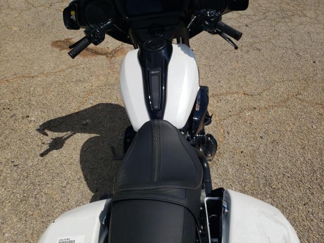 1HD1KB71XRB633596 - 2024 HARLEY-DAVIDSON FLHX Weiß Foto 6