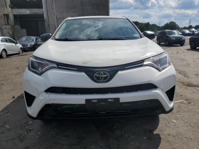 JTMZFREV8JJ173629 - 2018 TOYOTA RAV4 LE WHITE photo 5