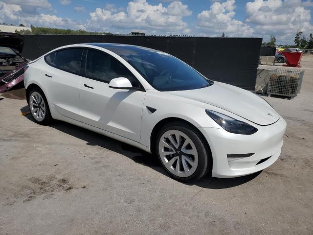 5YJ3E1EB1PF591532 - 2023 TESLA MODEL 3 Blanco foto 4
