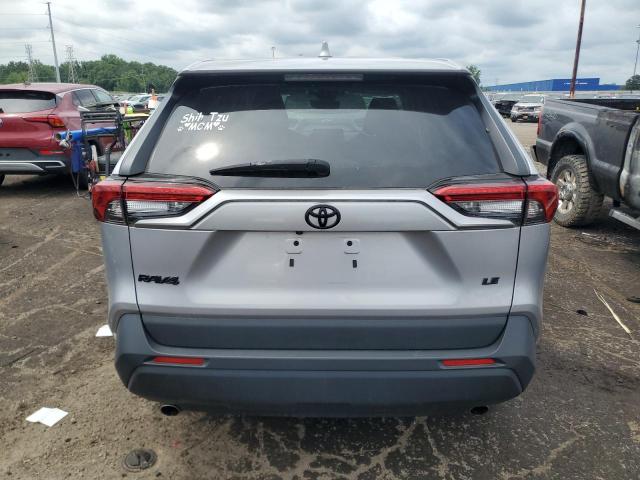 2T3H1RFV4PC220613 - 2023 TOYOTA RAV4 LE Gümüş fotoğraf 6