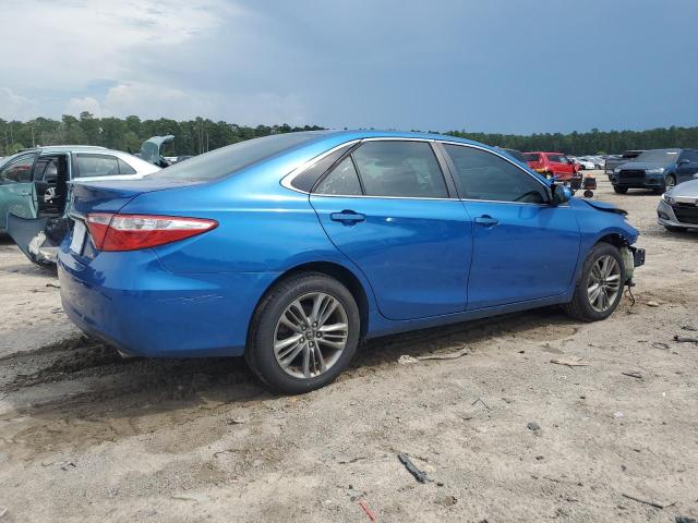 4T1BF1FK8HU635828 - 2017 TOYOTA CAMRY LE BLUE photo 3