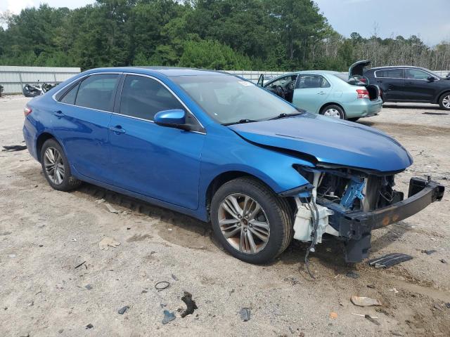 4T1BF1FK8HU635828 - 2017 TOYOTA CAMRY LE BLUE photo 4