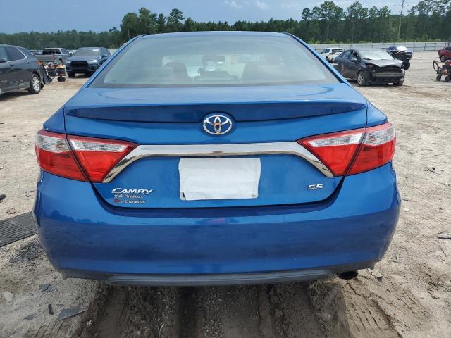 4T1BF1FK8HU635828 - 2017 TOYOTA CAMRY LE BLUE photo 6