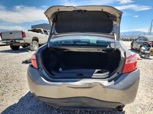 2T1BURHE2JC056725 - 2018 TOYOTA COROLLA L Silber Foto 6