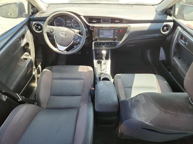 2T1BURHE2JC056725 - 2018 TOYOTA COROLLA L Silber Foto 8