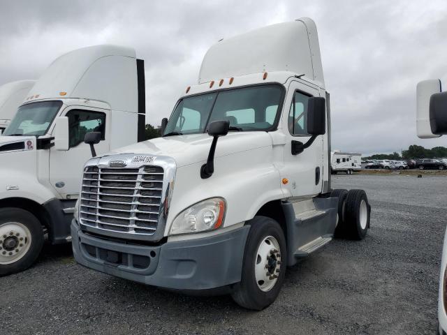 1FUBGEDV2GLHC5624 - 2016 FREIGHTLINER CASCADIA 1 WHITE photo 2